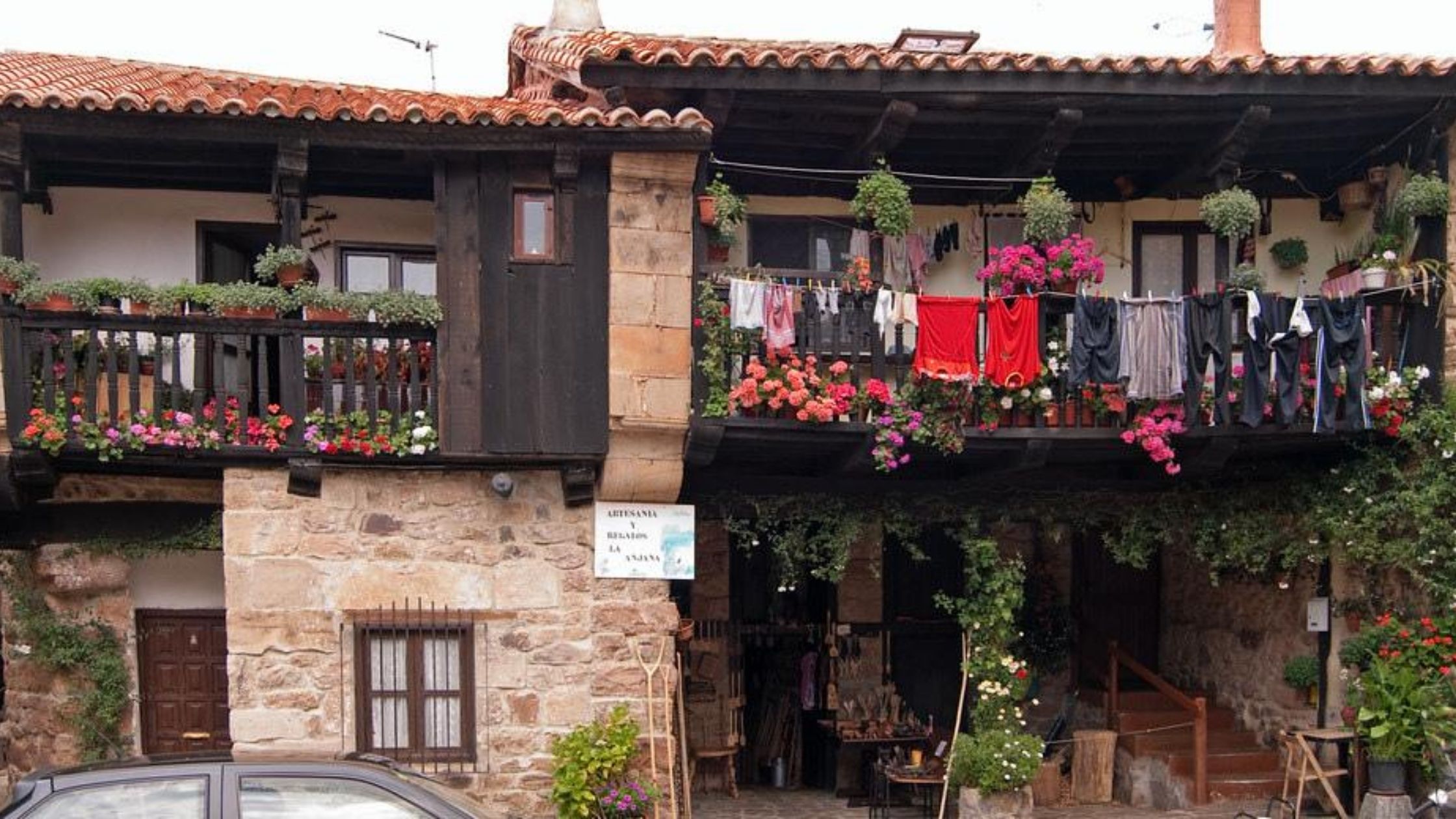 Bárcena Mayor: uno de los pueblos más viejos de Cantabria -