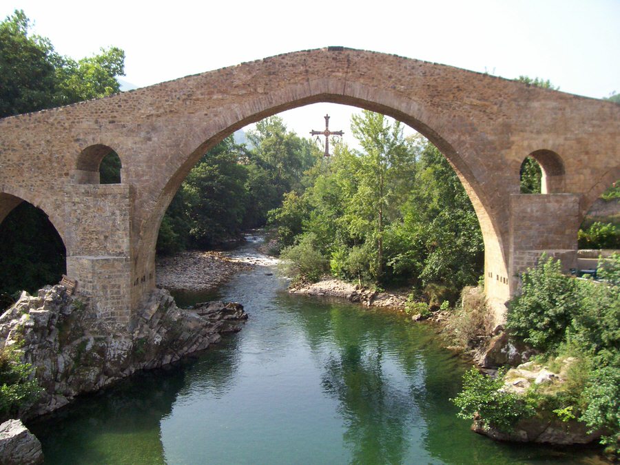 Puente-romano-que-separa-los-concejos-de-Cangas-de-Onís-y-Parres