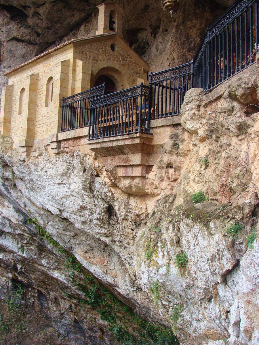 La-cuevona-en-Covadonga