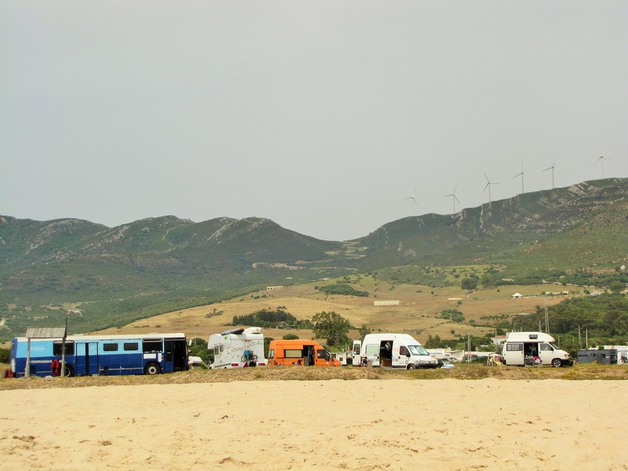 autocaravanas-en-la-playa-Tarifa
