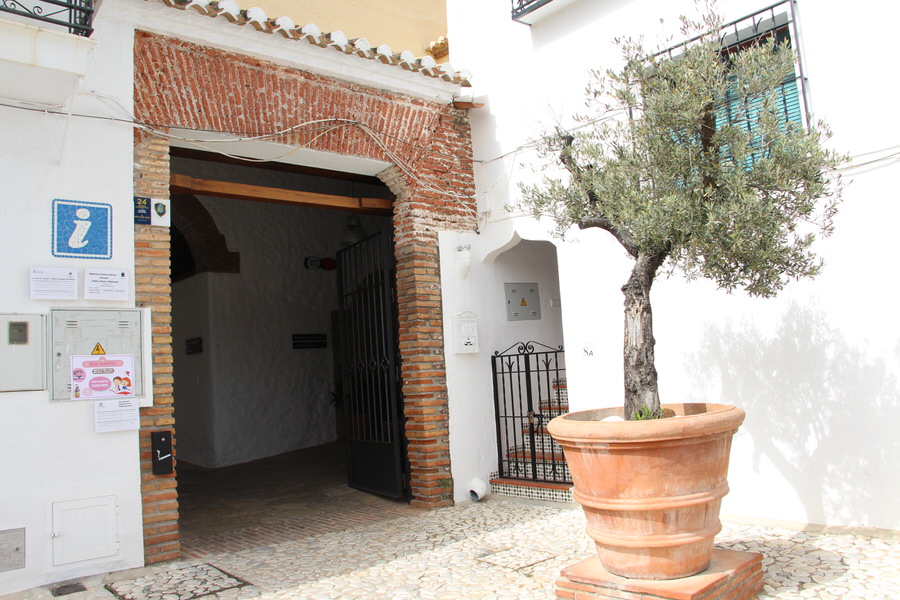 -Entrada Oficina de Turismo, Frigiliana-
