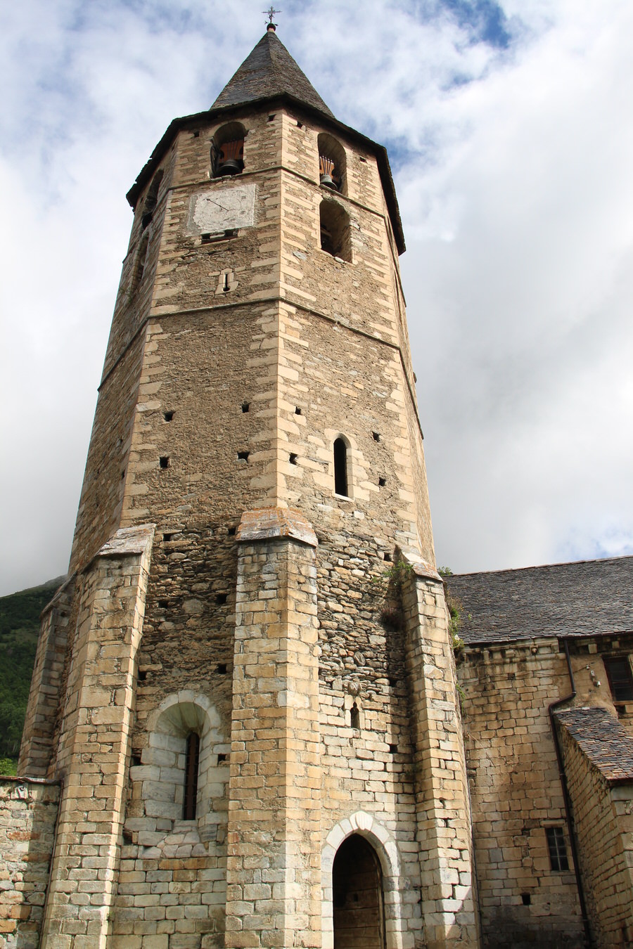  Torre-campanario-Iglesia-de-Salardú