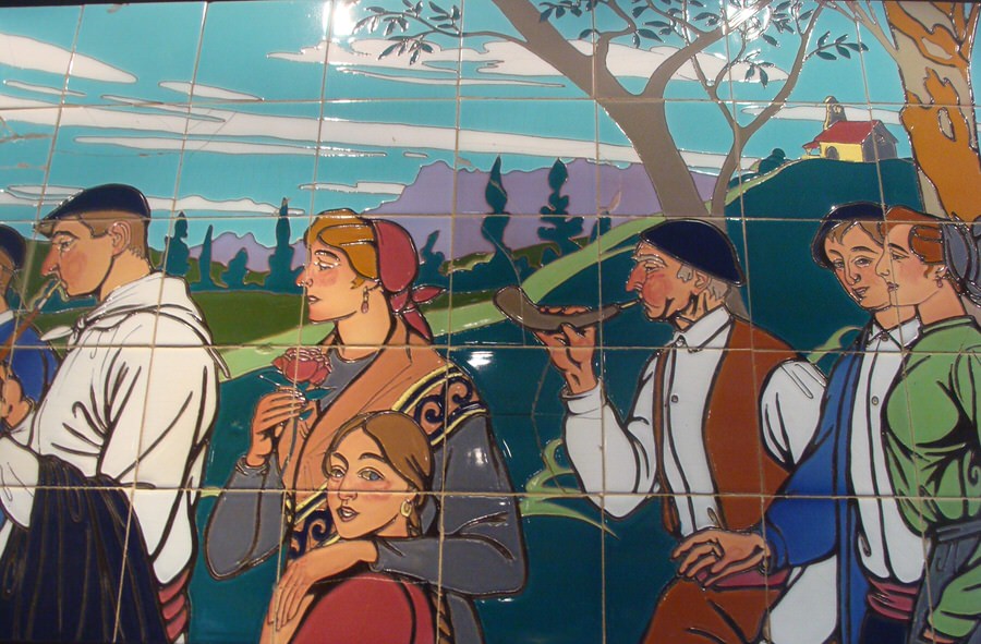 -Azulejo de lugareños en Casa Victor Montes, Plaza Nueva de Bibao-