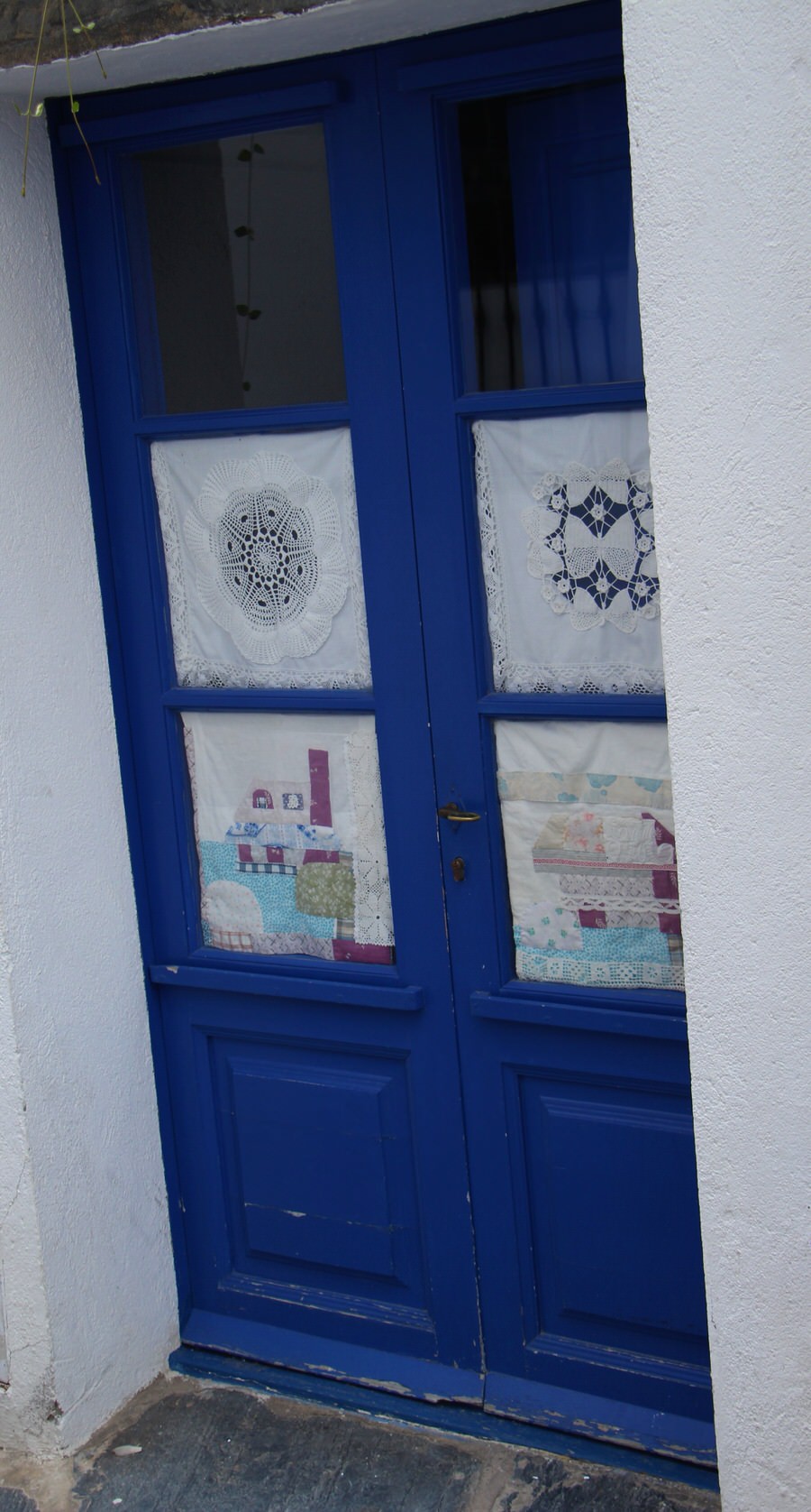 Puerta-azul-en-cadaques