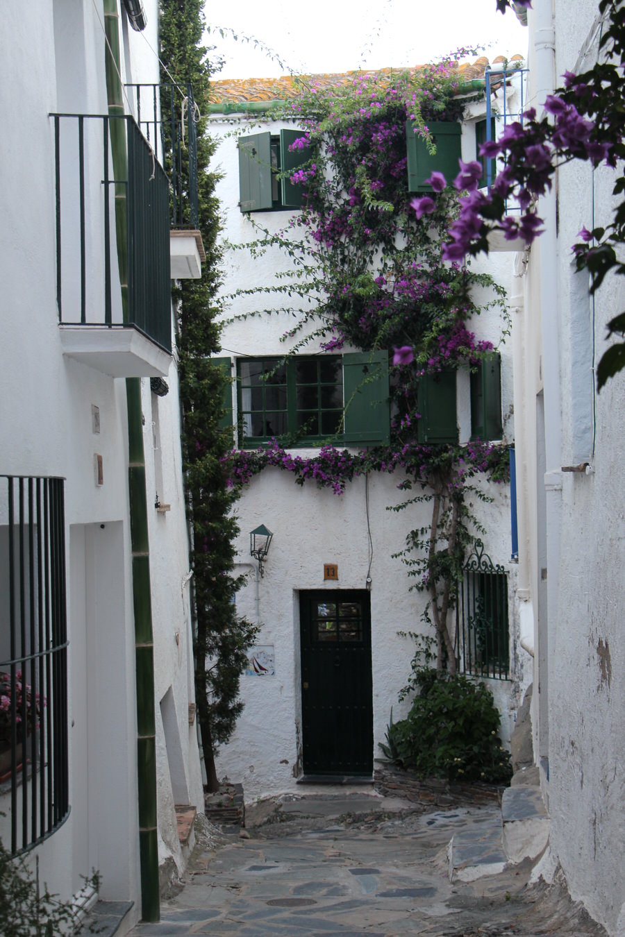 Calle-con-encanto-en-cadaques