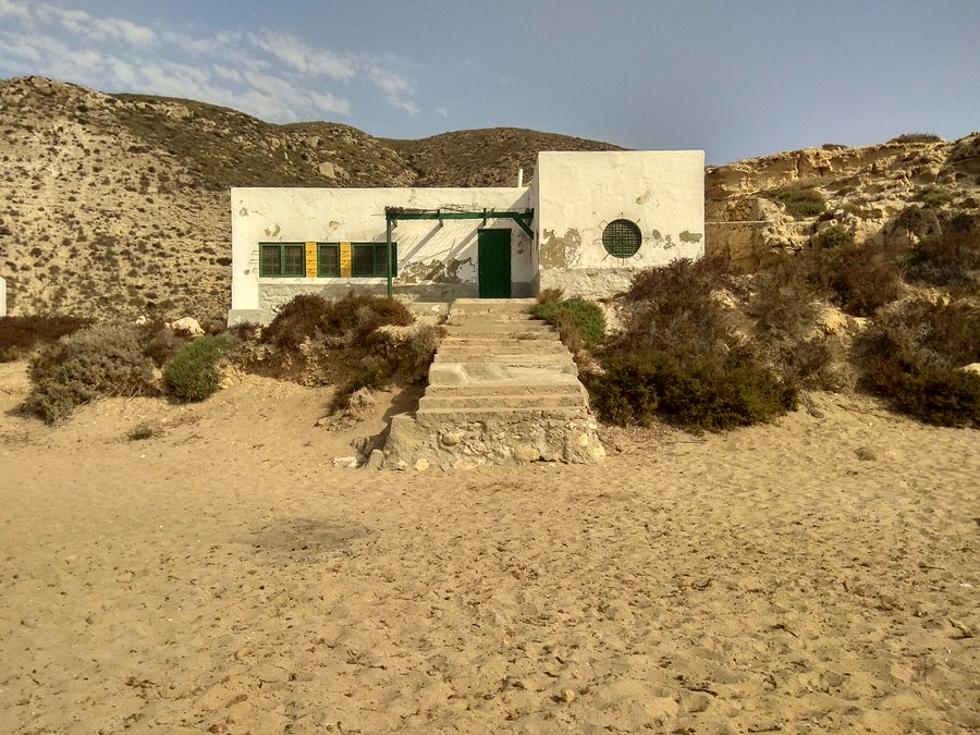 Casa-abandonada-en-El-playazo-Cabo de Gata