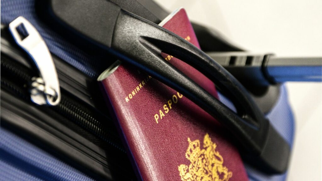 maleta-y-pasaporte