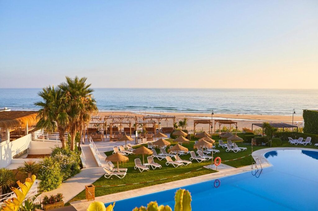 hoteles en conil de la frontera primera línea de playa