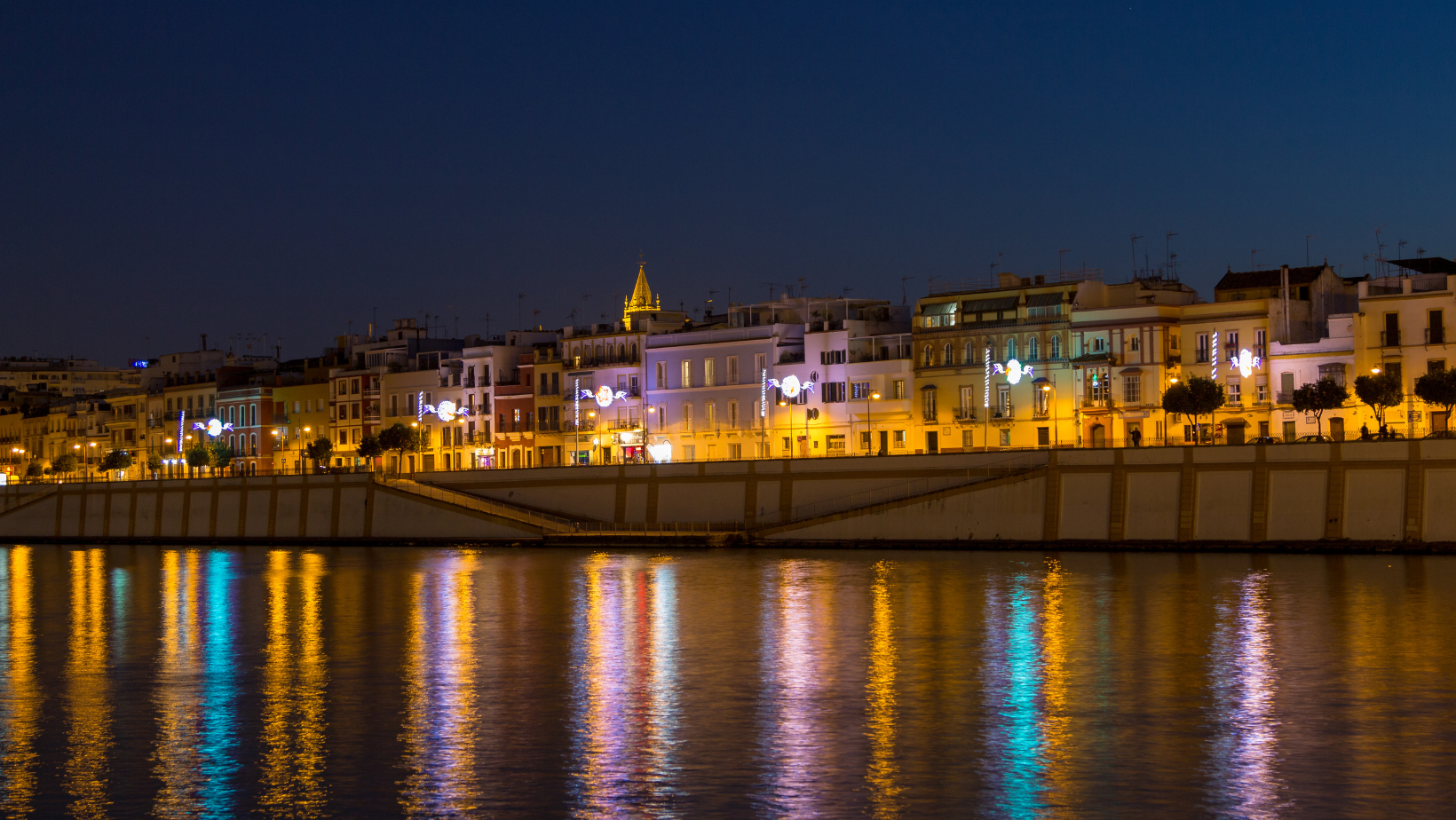 Atardecer en Calle Betis con vistas al río Guadalquivir, Sevilla