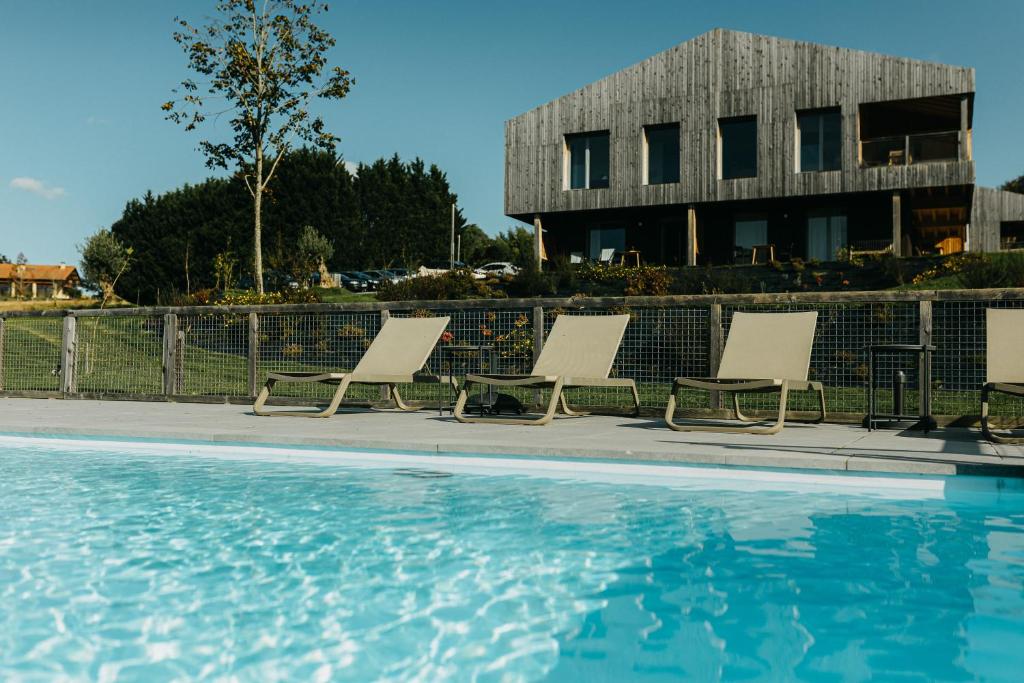 casas-rurales-pais-vasco-con-piscina