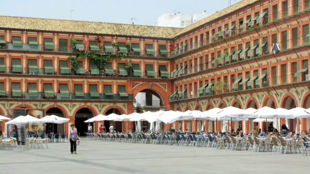 plaza-corredera-cordoba-terrazas-familia
