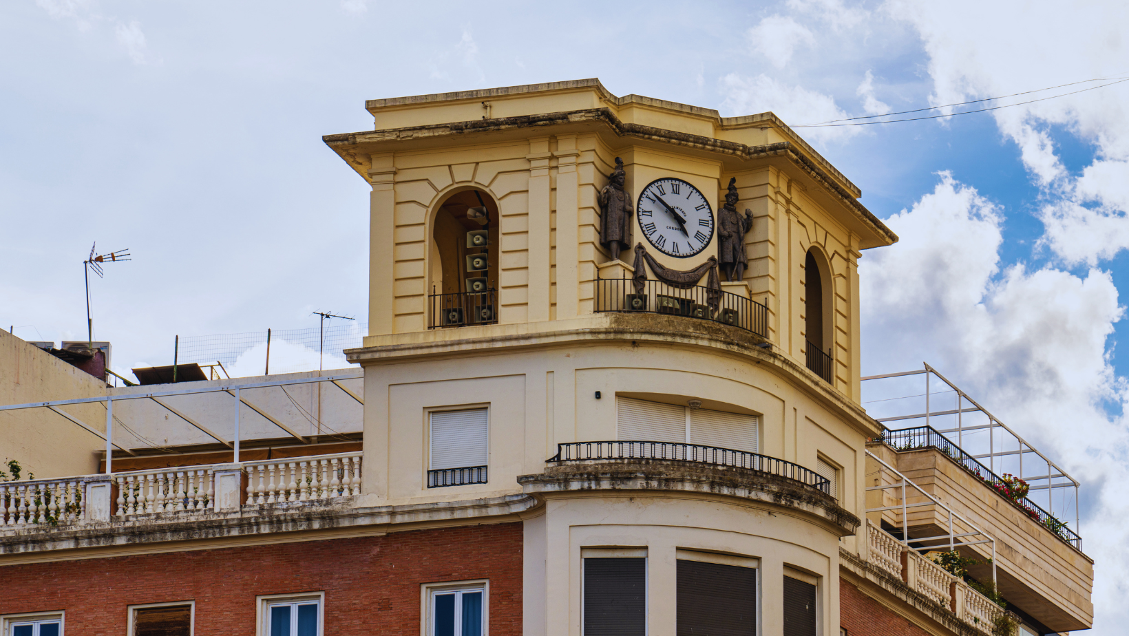 Qué-ver-en-Córdoba-reloj-plaza-de-las-tendillas