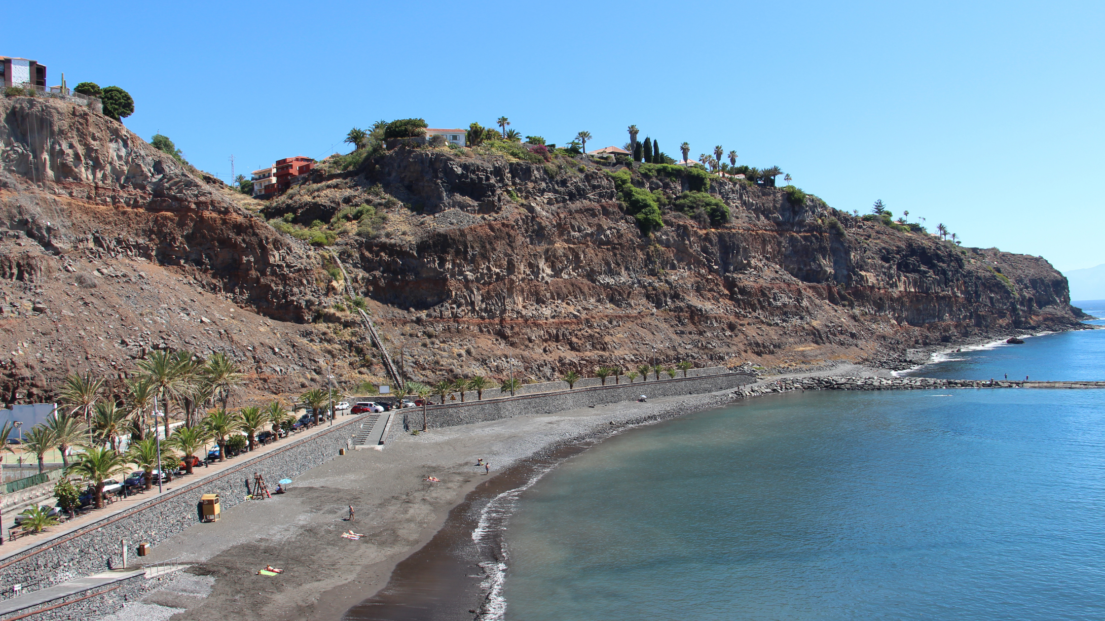 Viajar-con-niños-a-la-gomera-Playa-de-La- Cueva
