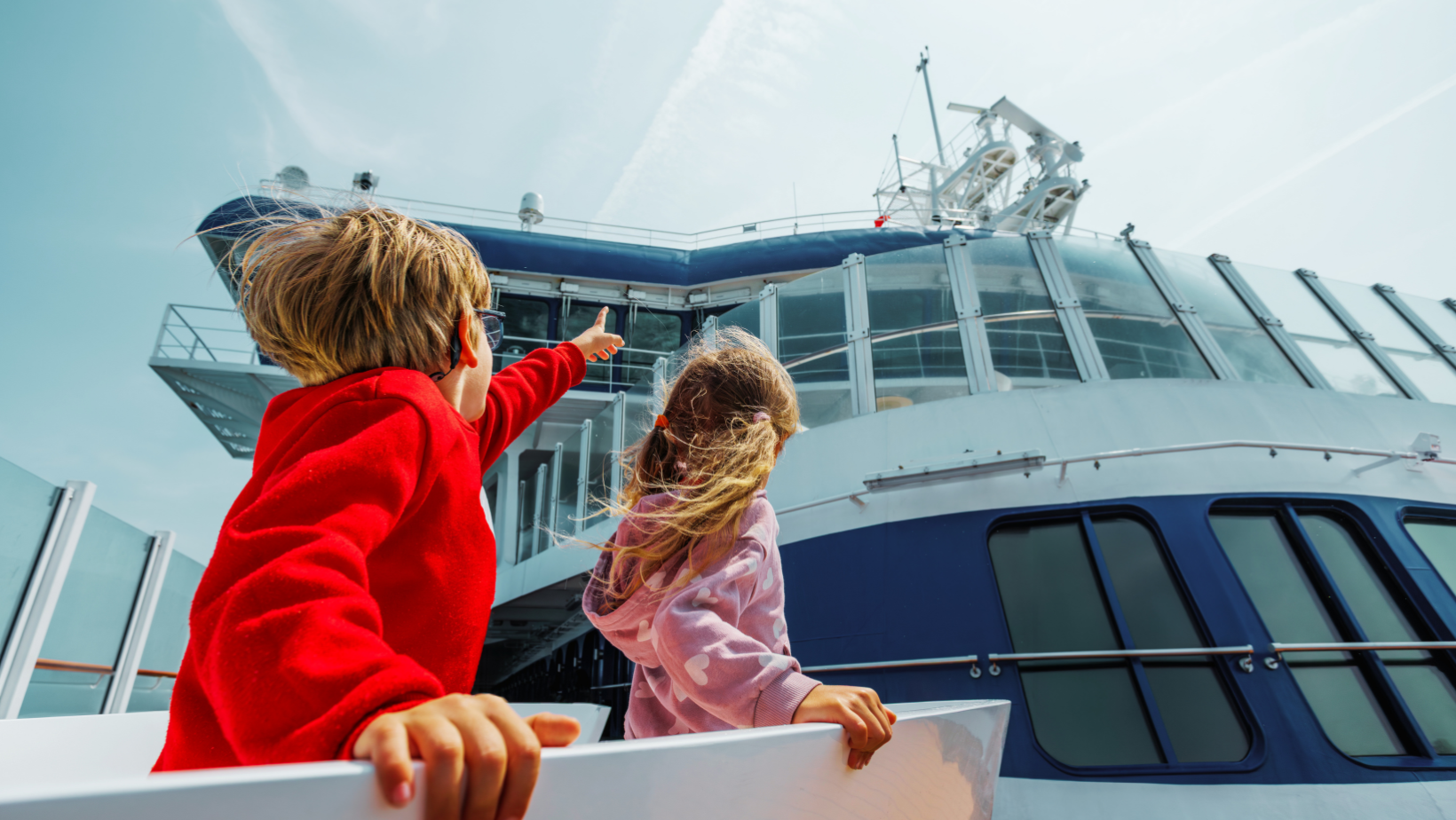 ferry-italia-desde-espana-familia-barco-ninos-coche
