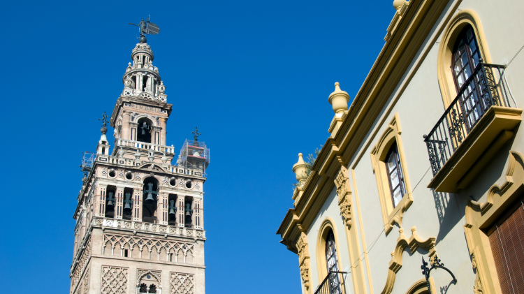 que-ver-en-sevilla-en-un-dia-catedral-giralda.jpg